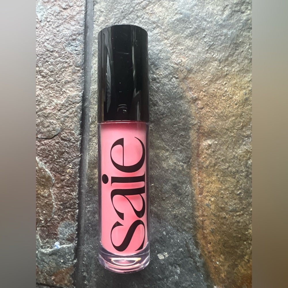 Saie Glossybounce Lip Gloss hydrating.  NEW .. shade kiss